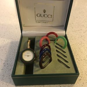 Gucci bangle watch 1100-L